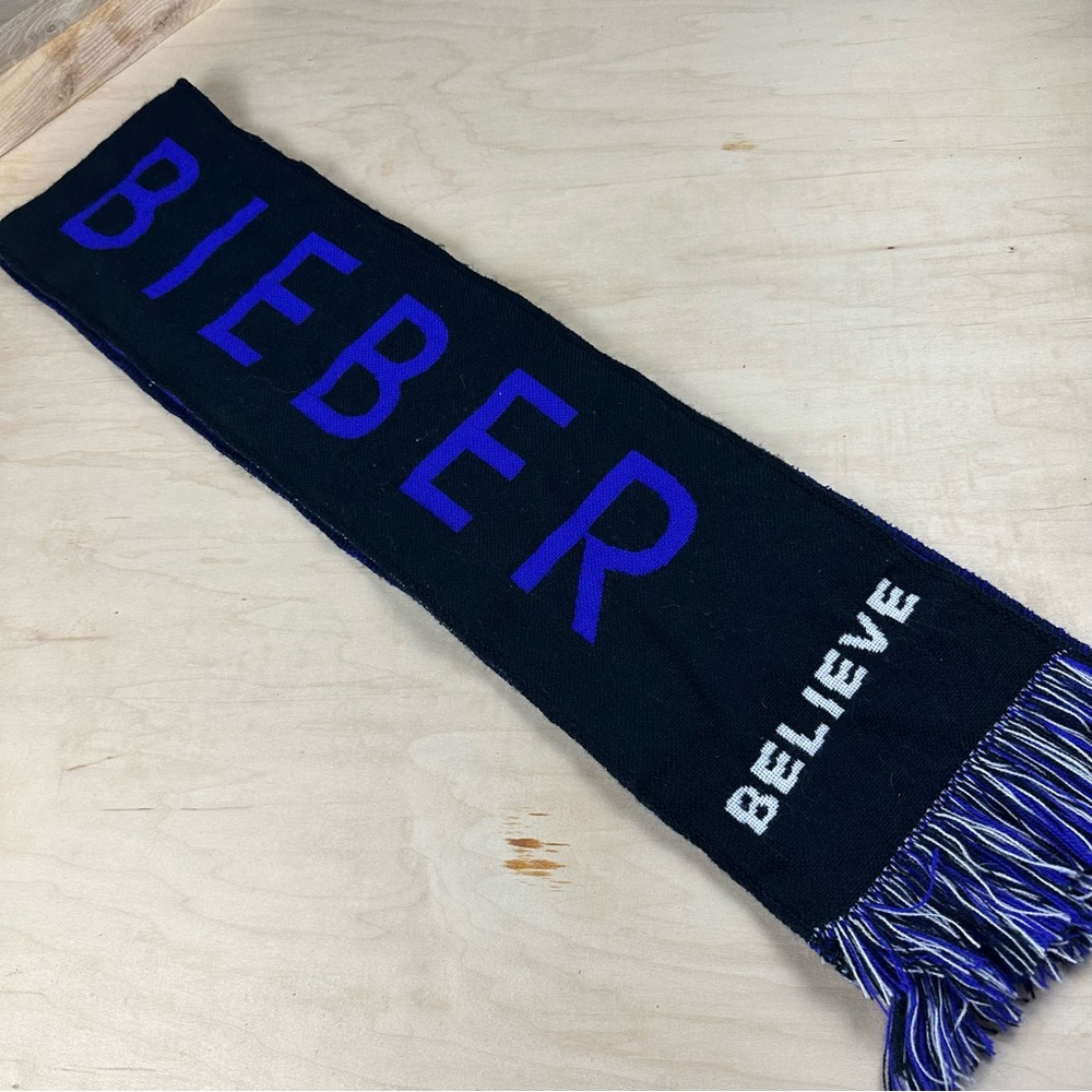 Justin Bieber scarf - Picture 7 of 13
